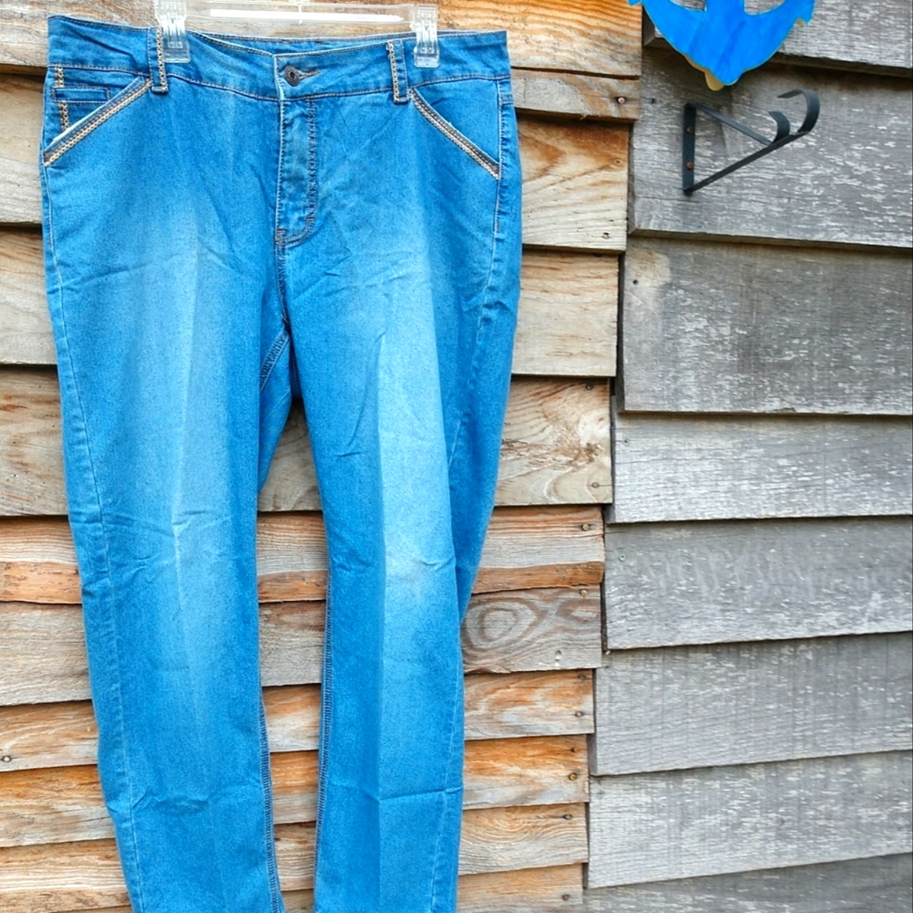 Embroidered Slant Pocket Jeans Women's Plus Size 16W High Rise Straight Leg Blue